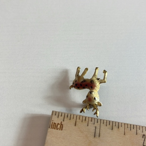 Vintage Tiny Marked Made in Korea Spotted Textured Deer Brooch - Picture 8 of 8